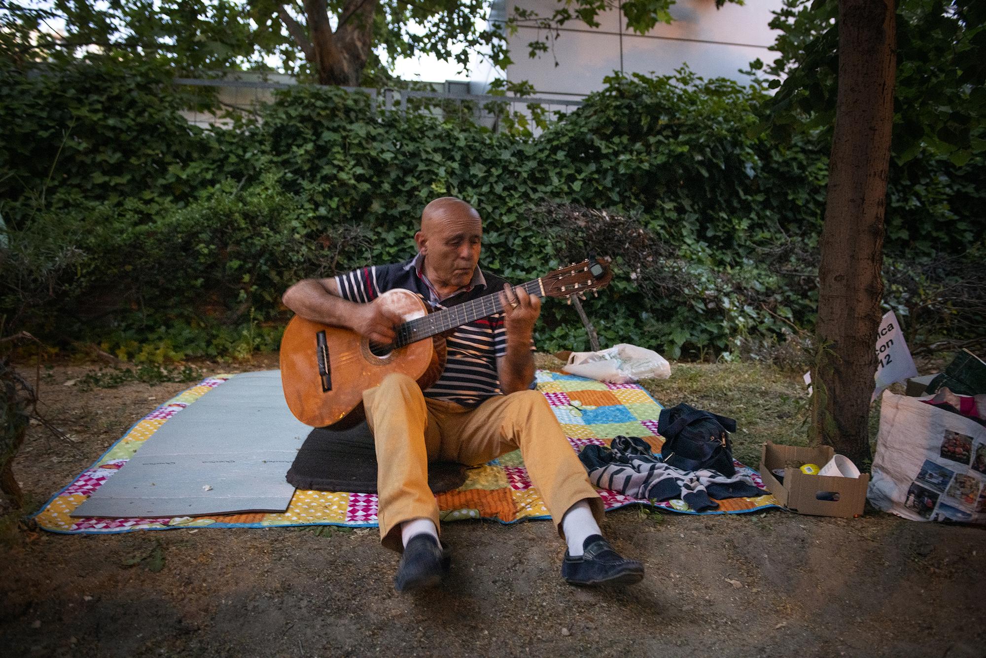 Acampada en el Centro de Salud Los ángeles en Villaverde - 4